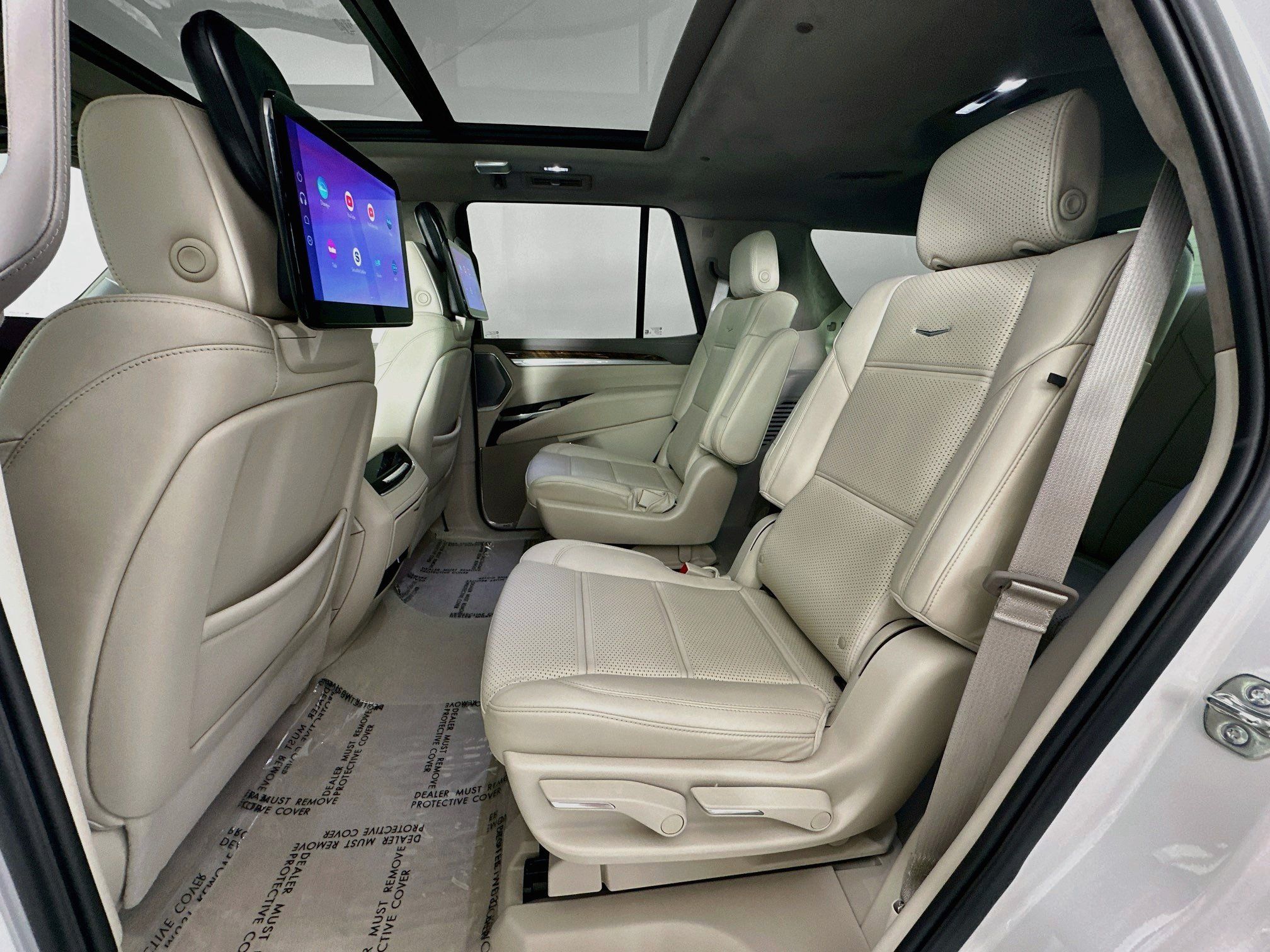 Used 2025 Cadillac Escalade Sport Platinum w/ LPO, ONYX Package AWD/4WD image 23
