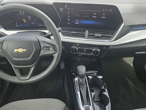 Used 2024 Chevrolet Trax LT FWD image 9