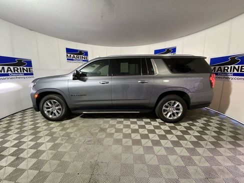 Used 2021 Chevrolet Suburban Premier w/ Premium Package 2 AWD/4WD image 13
