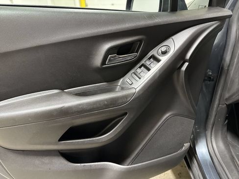 Used 2021 Chevrolet Trax LT FWD image 20