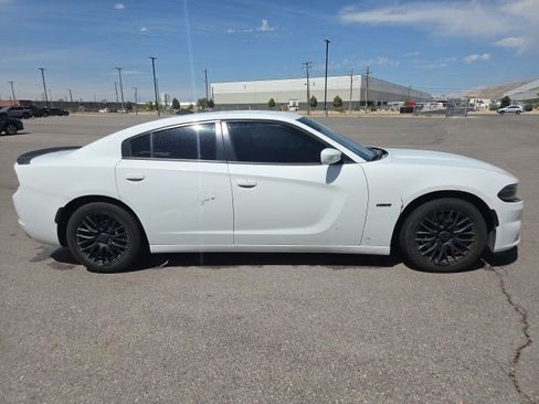 Used 2017 Dodge Charger R/T RWD image 2
