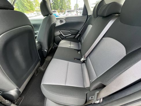 Used 2025 Kia Soul LX w/ LX Technology Package FWD image 25