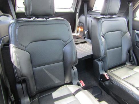 Used 2018 Ford Explorer Limited w/ Equipment Group 301A image 4