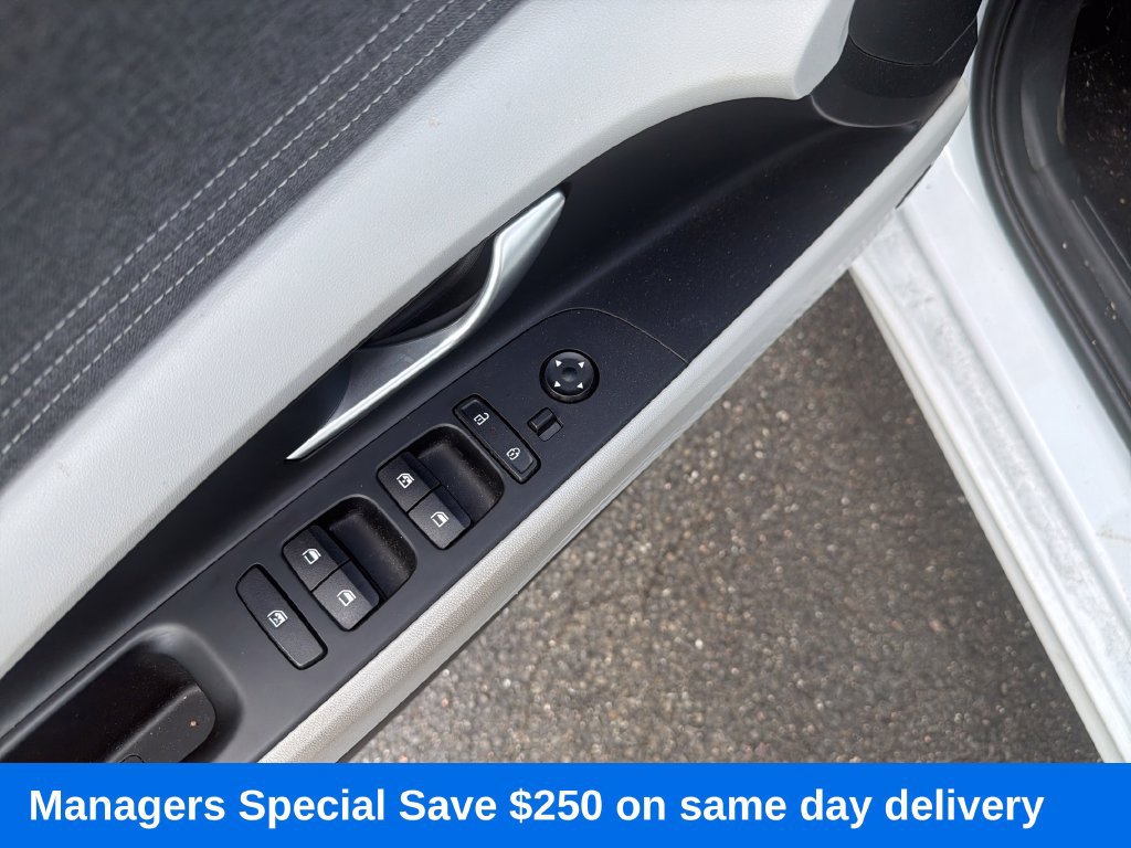 Used 2024 Hyundai Elantra Limited FWD image 12