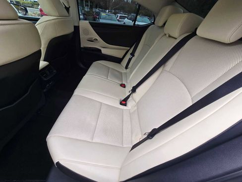 Used 2022 Lexus ES 300h w/ Premium Package image 20