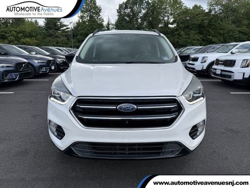 Used 2019 Ford Escape SE FWD image 1
