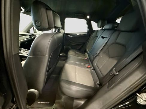 Used 2023 Porsche Macan image 21