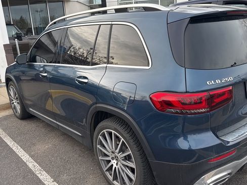 Used 2021 Mercedes-Benz GLB 250 4MATIC image 3