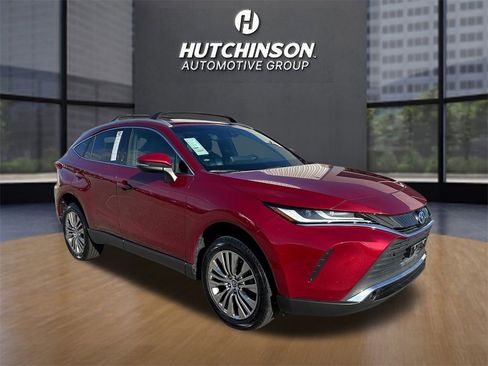 Used 2022 Toyota Venza XLE image 1