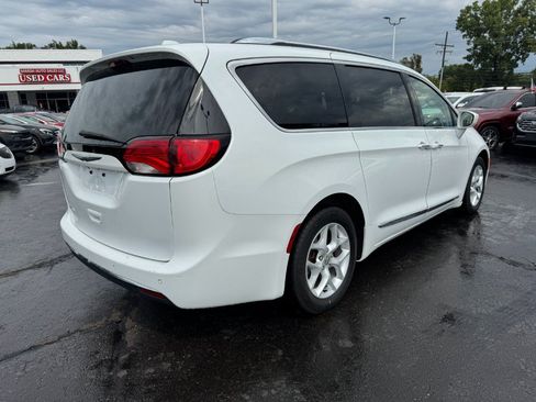 Used 2018 Chrysler Pacifica Touring-L w/ Tire & Wheel Group FWD image 5