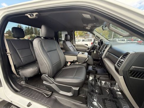 Used 2017 Ford F350 XLT w/ Camper Package image 28