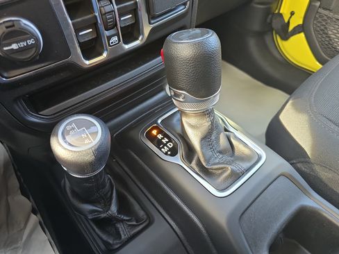 Used 2022 Jeep Wrangler Unlimited Sport image 27