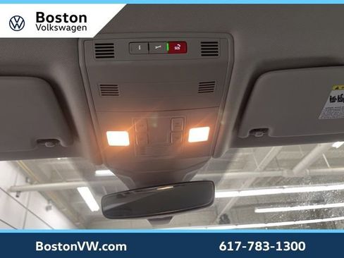 Used 2025 Volkswagen Jetta SE w/ Black Wheel Package image 23