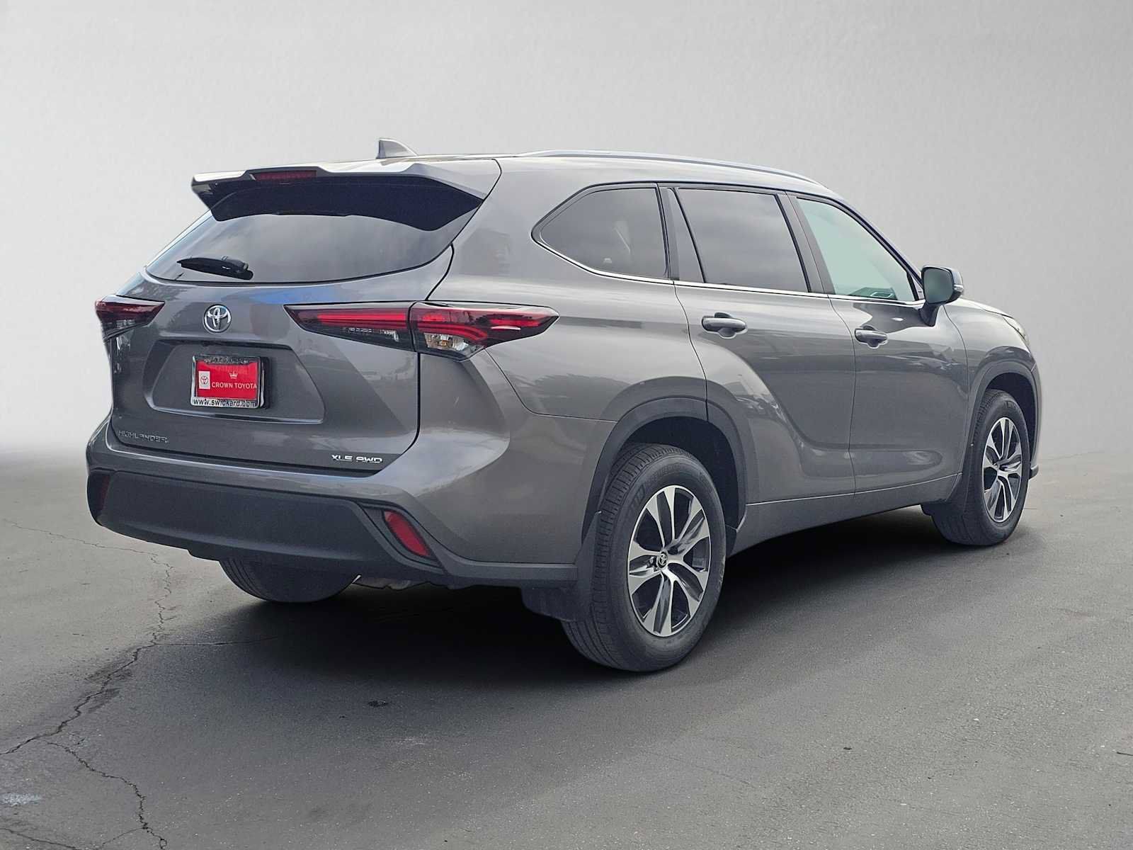 Certified 2026 Toyota Highlander XLE AWD/4WD image 3