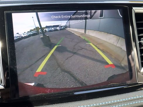 Used 2021 Chrysler Pacifica Touring image 12