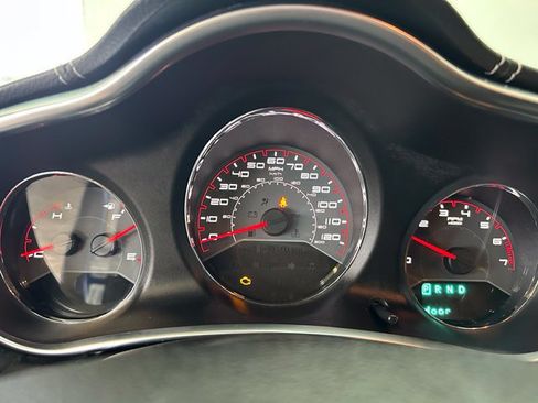 Used 2014 Dodge Avenger SE FWD image 13