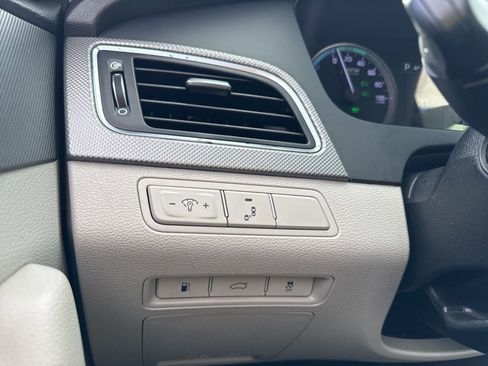 Used 2016 Hyundai Sonata Plug-In Hybrid FWD image 34