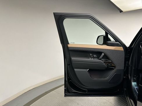 New 2026 Land Rover Range Rover Sport Dynamic SE AWD/4WD image 9