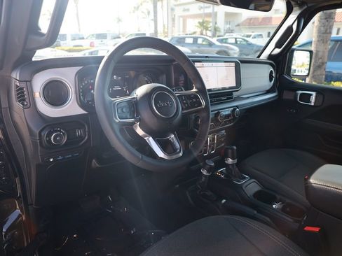Used 2024 Jeep Wrangler Unlimited Sahara w/ Technology Group AWD/4WD image 16