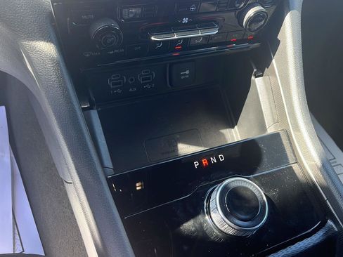 Used 2024 Jeep Grand Cherokee L Laredo image 15