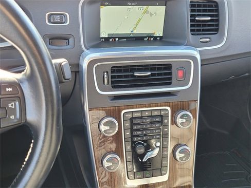 Used 2016 Volvo S60 T5 image 16