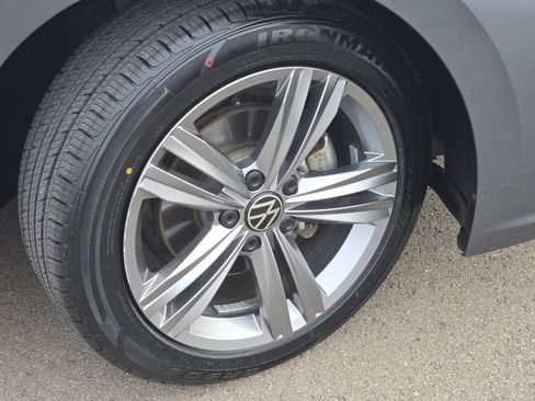 Used 2024 Volkswagen Jetta SE image 12