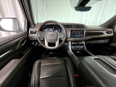 Used 2022 GMC Yukon Denali w/ Denali Premium Package image 14