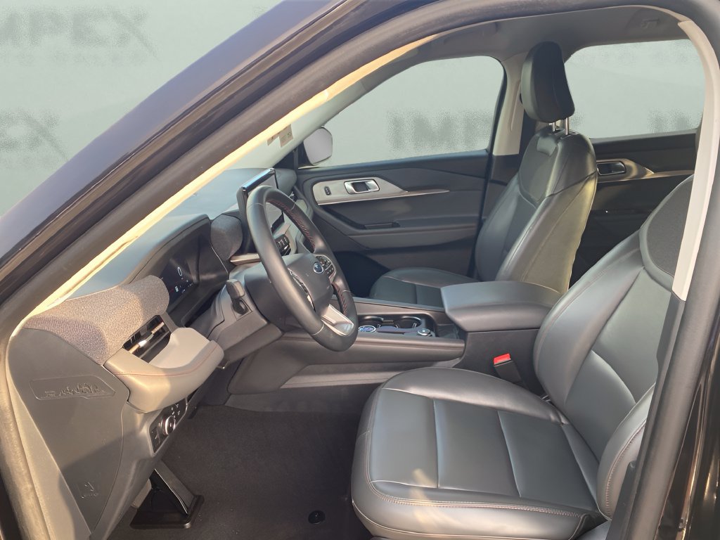 Used 2025 Ford Explorer Active w/ Active Comfort Package RWD image 9