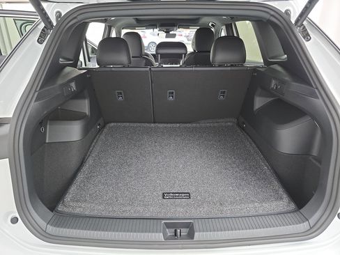 New 2026 Volkswagen Tiguan SE R-Line FWD image 12