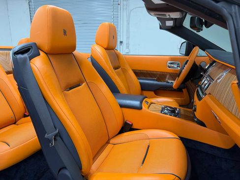 Used 2017 Rolls-Royce Dawn RWD image 60