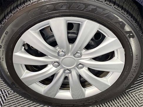 Used 2021 Toyota Corolla LE w/ Carpet Mat Package (TMS) image 28