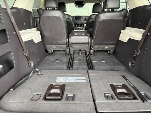 Certified 2024 Kia Carnival LX image 11