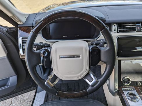 Used 2020 Land Rover Range Rover HSE image 15