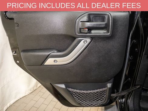 Used 2015 Jeep Wrangler Unlimited Sahara w/ Connectivity Group AWD/4WD image 9