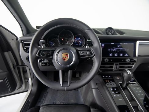 New 2026 Porsche Macan image 18
