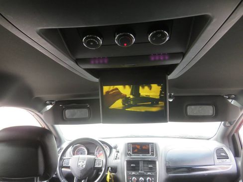 Used 2018 Dodge Grand Caravan SXT w/ Blacktop Package image 22