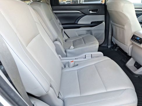 Used 2018 Toyota Highlander Limited image 33
