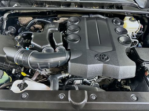 Used 2021 Toyota 4Runner SR5 AWD/4WD image 31