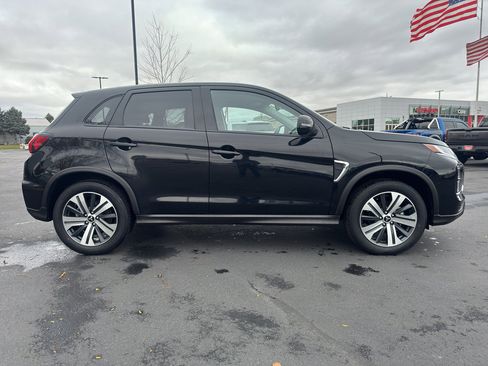 Used 2024 Mitsubishi Outlander Sport SE image 2