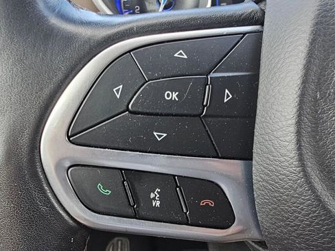 Used 2019 Chrysler Pacifica Touring-L FWD image 28