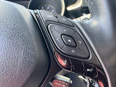 Used 2018 Toyota C-HR XLE FWD image 36