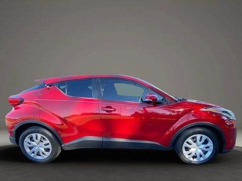Used 2020 Toyota C-HR LE image 4