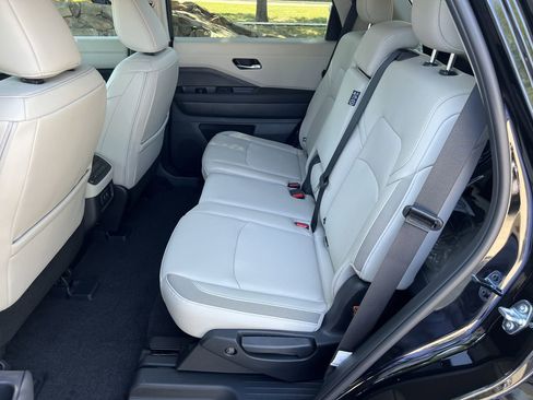 New 2026 Nissan Pathfinder SL FWD image 14
