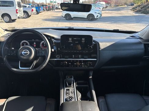 Used 2024 Nissan Pathfinder Platinum w/ Cargo Package image 13