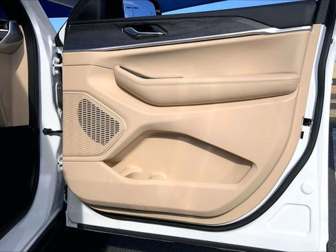 Used 2025 Jeep Grand Cherokee Limited w/ Luxury Tech Group II image 23