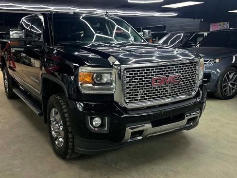 Used 2015 GMC Sierra 3500 Denali w/ Duramax Plus Package image 3