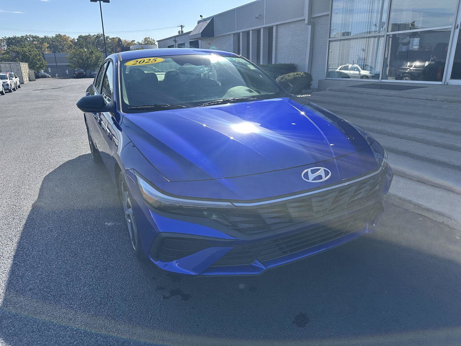 Used 2025 Hyundai Elantra Sport FWD image 4