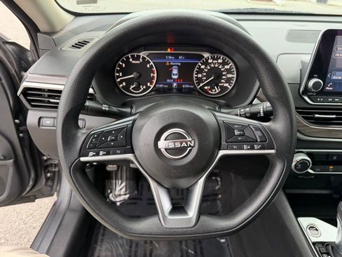 Used 2024 Nissan Altima 2.5 SV image 22