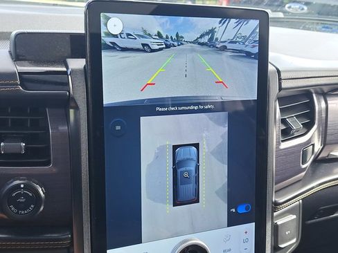 Certified 2022 Ford Expedition Platinum image 33