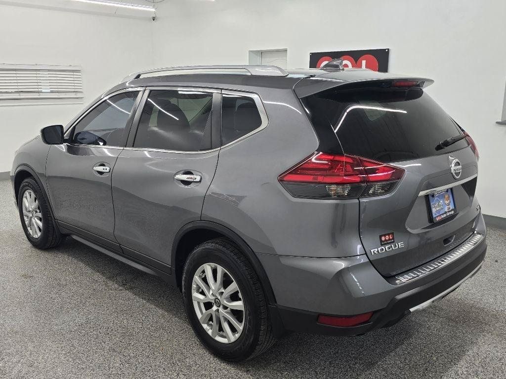Used 2017 Nissan Rogue SV FWD image 4